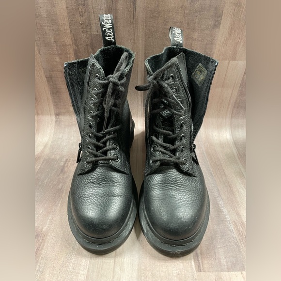 Dr. Martens Shoes - Black Dr. Marten